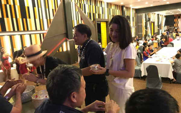 พิธีรดน้ำดำหัวอาจารย์อาวุโสและรุ่นพี่นายช่าง (ภาคตะวันออก)