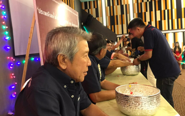 พิธีรดน้ำดำหัวอาจารย์อาวุโสและรุ่นพี่นายช่าง (ภาคตะวันออก)