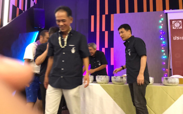 พิธีรดน้ำดำหัวอาจารย์อาวุโสและรุ่นพี่นายช่าง (ภาคตะวันออก)