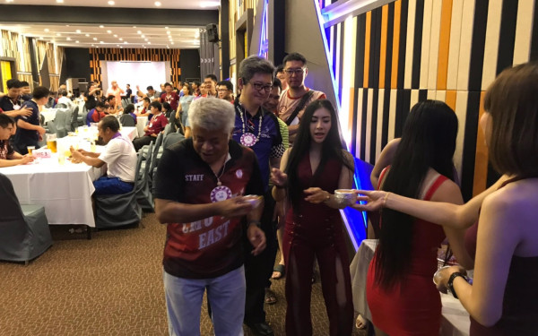 พิธีรดน้ำดำหัวอาจารย์อาวุโสและรุ่นพี่นายช่าง (ภาคตะวันออก)