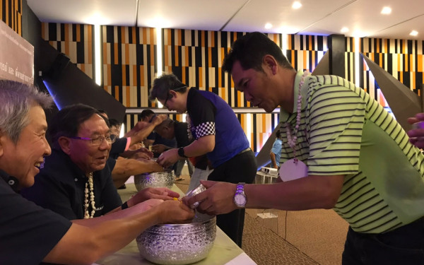 พิธีรดน้ำดำหัวอาจารย์อาวุโสและรุ่นพี่นายช่าง (ภาคตะวันออก)
