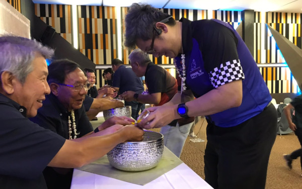 พิธีรดน้ำดำหัวอาจารย์อาวุโสและรุ่นพี่นายช่าง (ภาคตะวันออก)