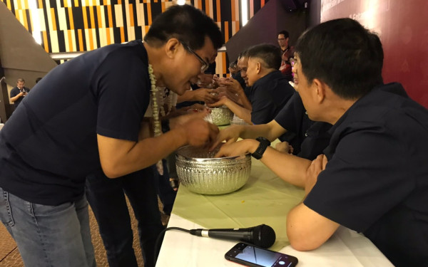 พิธีรดน้ำดำหัวอาจารย์อาวุโสและรุ่นพี่นายช่าง (ภาคตะวันออก)
