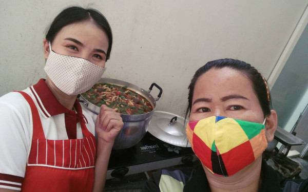 (16-04-63) แจกข้าวกล่องให้กับผู้ประสบภัยโควิด-19_(2)