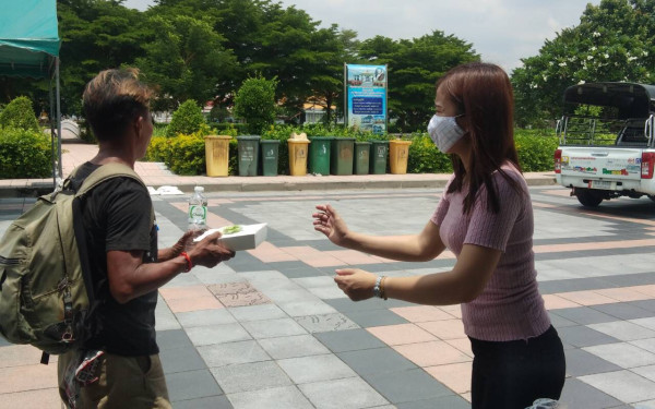 04.06.63 แจกข้าวกล่องให้กับผู้ประสบภัยโควิด-19_@วัดพระศรีฯบางเขน
