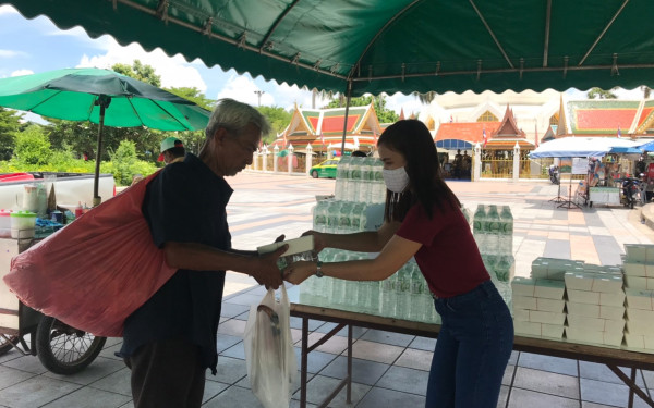 01.06.63 แจกข้าวกล่องให้กับผู้ประสบภัยโควิด-19_@วัดพระศรีฯบางเขน
