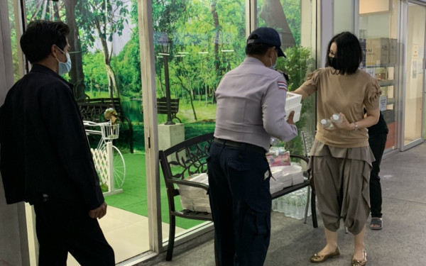 (06-05-63) แจกข้าวกล่องให้กับผู้ประสบภัยโควิด-19_@การบินไทย