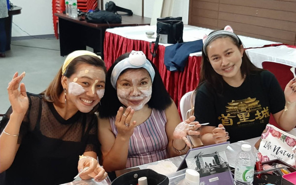 19.07.63 ภาพกิจกรรม Workshop เรียนการแต่งหน้าเพื่อส่งเสริมบุคลิกภาพและโหงวเฮง ครั้งที่ 2