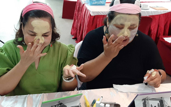 19.07.63 ภาพกิจกรรม Workshop เรียนการแต่งหน้าเพื่อส่งเสริมบุคลิกภาพและโหงวเฮง ครั้งที่ 2