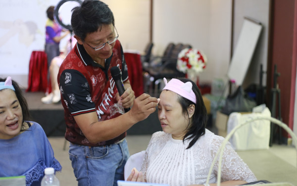 19.07.63 ภาพกิจกรรม Workshop เรียนการแต่งหน้าเพื่อส่งเสริมบุคลิกภาพและโหงวเฮง ครั้งที่ 2