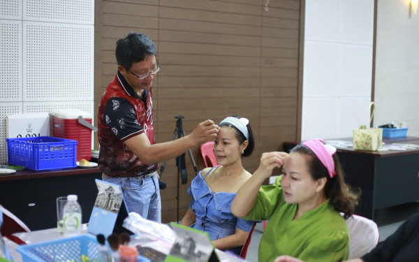 19.07.63 ภาพกิจกรรม Workshop เรียนการแต่งหน้าเพื่อส่งเสริมบุคลิกภาพและโหงวเฮง ครั้งที่ 2