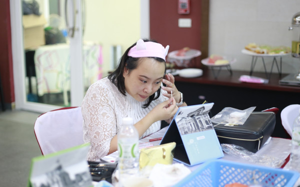 19.07.63 ภาพกิจกรรม Workshop เรียนการแต่งหน้าเพื่อส่งเสริมบุคลิกภาพและโหงวเฮง ครั้งที่ 2