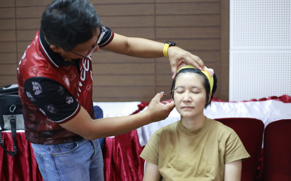 19.07.63 ภาพกิจกรรม Workshop เรียนการแต่งหน้าเพื่อส่งเสริมบุคลิกภาพและโหงวเฮง ครั้งที่ 2
