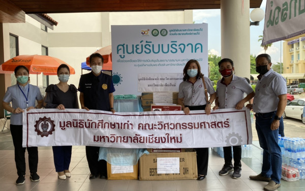20.04.64 ตัวแทนมูลนิธิฯส่งมอบอุปกรณ์ทางการแพทย์ที่จำเป็นให้ โรงพยาบาลและ รพ.สนาม รวม 5 แห่ง