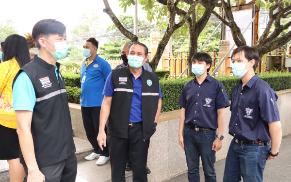 14.05.64 มูลนิธินักศึกษาเก่าคณะวิศวกรรมศาสตร์ มช.ส่งมอบรถ Mobile Clinic ให้รพ.พระปกเกล้า