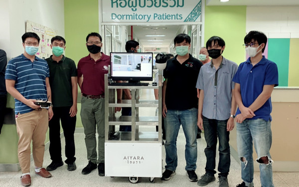 28.05.64 สมาคม/มูลนิธิ และคณะวิศวกรรมศาสตร์ มช. เข้าร่วมประชุมและมอบหุ่นยนต์พร้อมหน้า N95 ณ รพ.จอมทอง