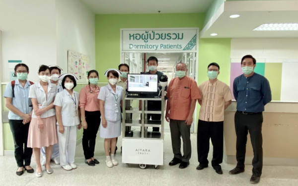 28.05.64 สมาคม/มูลนิธิ และคณะวิศวกรรมศาสตร์ มช. เข้าร่วมประชุมและมอบหุ่นยนต์พร้อมหน้า N95 ณ รพ.จอมทอง
