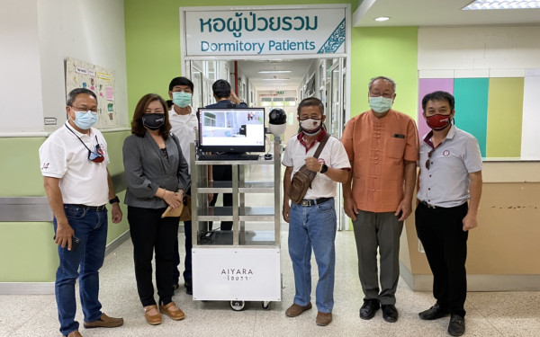 28.05.64 สมาคม/มูลนิธิ และคณะวิศวกรรมศาสตร์ มช. เข้าร่วมประชุมและมอบหุ่นยนต์พร้อมหน้า N95 ณ รพ.จอมทอง